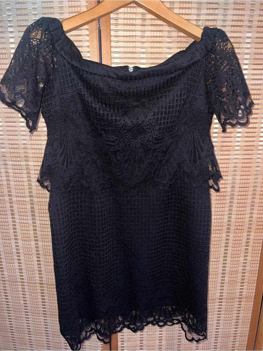 Topshop Black Off-the-Shoulder Lace Mini Dress. Large - Picture 2 of 5